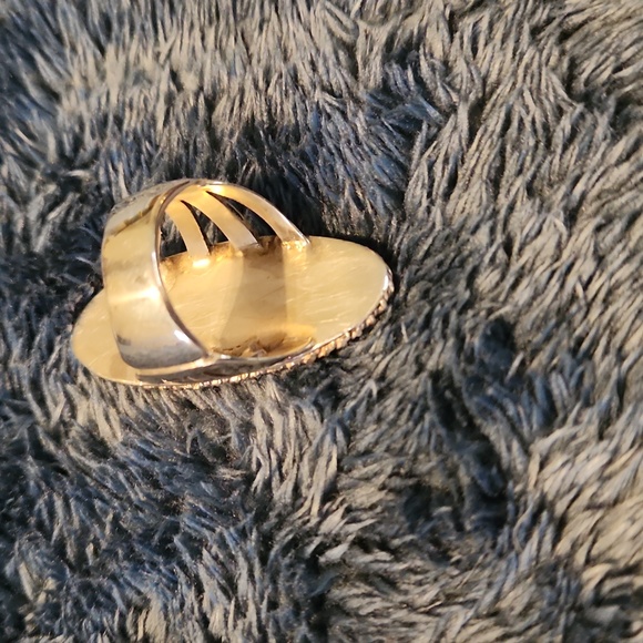 Ring - Picture 3 of 3